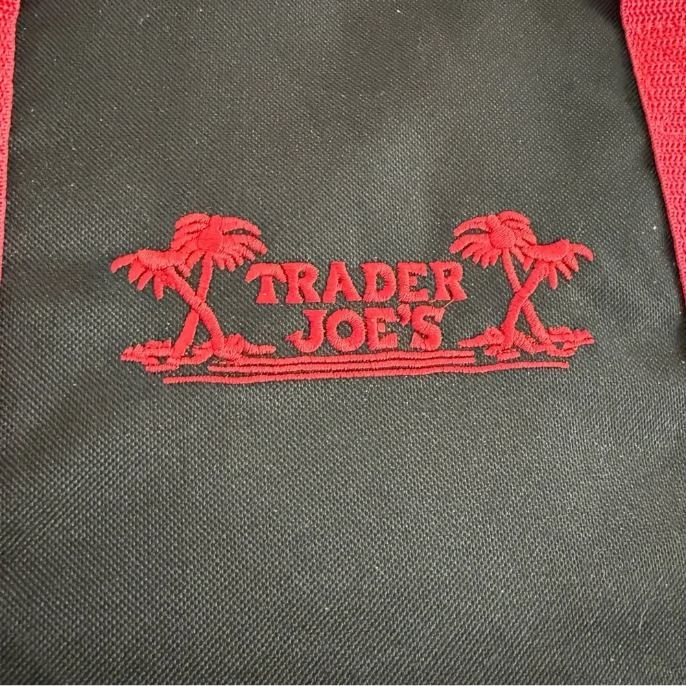 Trader Joes Insulated Reusable Shopping Tote Bag Zip Top Black Red Embroidered - Picture 6 of 9